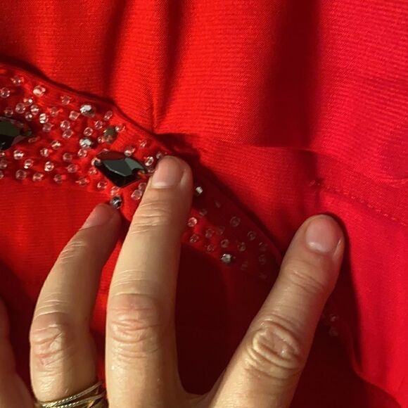 Seductions Red V-Neck Sleeveless Dress - Picture 6 of 7